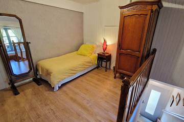 Location De Vacances pour 7 Personnes dans Saint-Pardoux-d'Arnet, Région d'Aubussargues, Photo 4