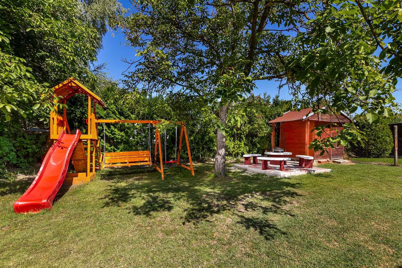 Ferienhaus mit eine große Terasse  in Balatonkeresztur, Plattensee Südufer