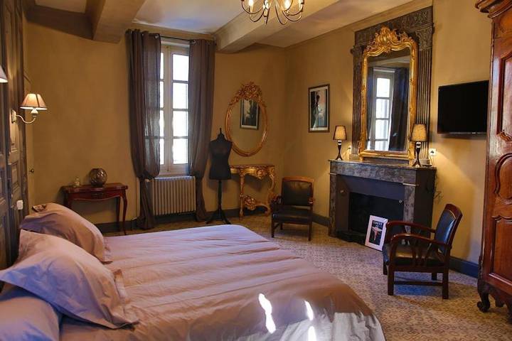 Maison d’hôte pour 2 personnes, avec Terrasse et Jacuzzi ainsi que Jardin et Piscine