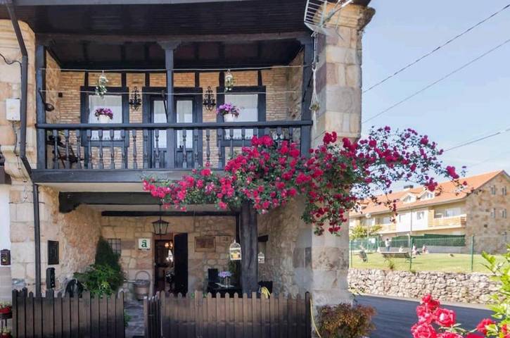 Location de vacances pour 6 personnes, avec Balcon et Terrasse ainsi que Jardin et Vue