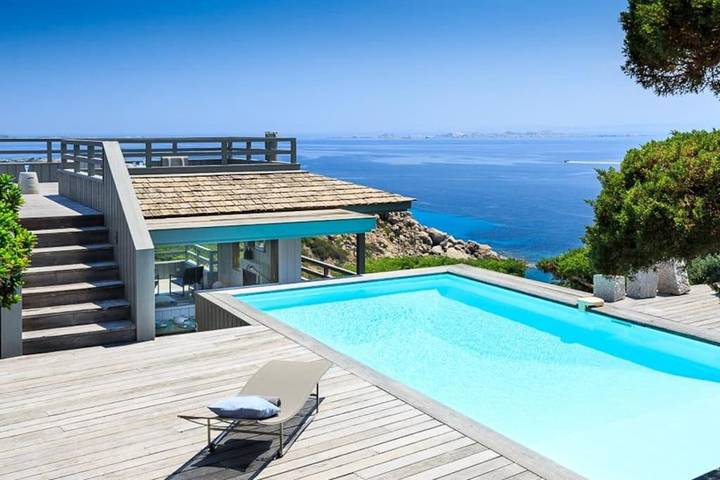 Villa pour 8 personnes, avec Balcon et Terrasse ainsi que Piscine et Vue
