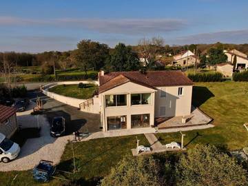 Chambre d’hôte pour 2 personnes, avec vue et jardin à Saint-Martial-de-Valette