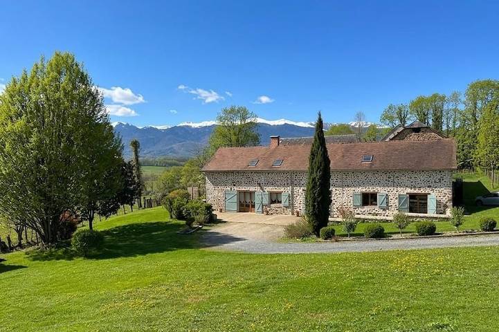 Location de vacances pour 5 personnes, avec jardin à Ogeu-les-Bains