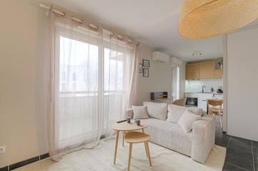 Gîte pour 2 personnes, avec terrasse à Bron