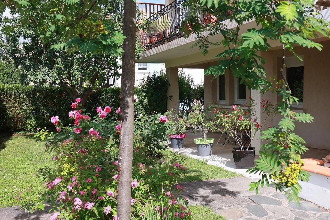 Appartement entier, One-Bedroom Apartment in Vals-près-le-Puy, Haute-Loire