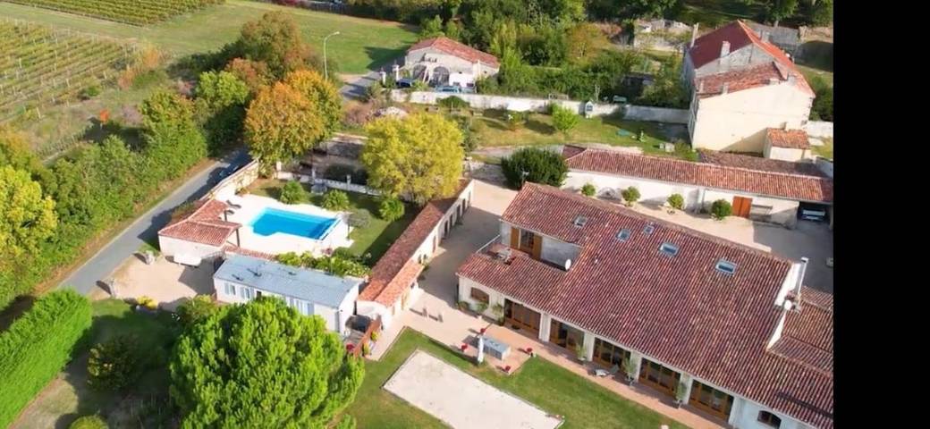 Location de vacances pour 2 personnes, avec piscine ainsi que jardin et vue à Bréville - 3