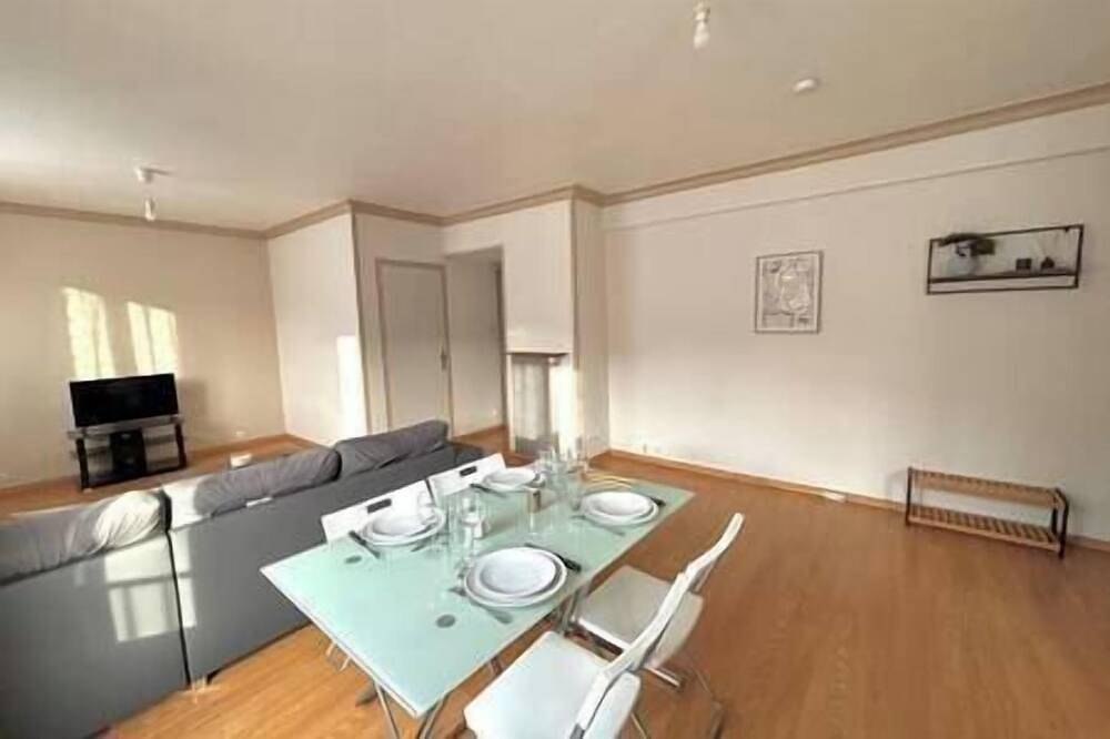 Entire apartment, Charming F2 in the heart of Royat in Royat, Volcans d'Auvergne Regional Nature Park