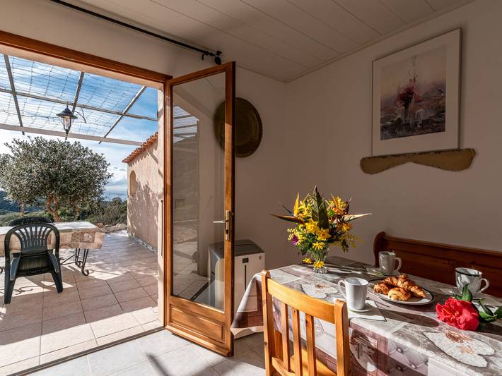 Location de vacances pour 6 personnes, avec terrasse et jardin à Coti-Chiavari - 4