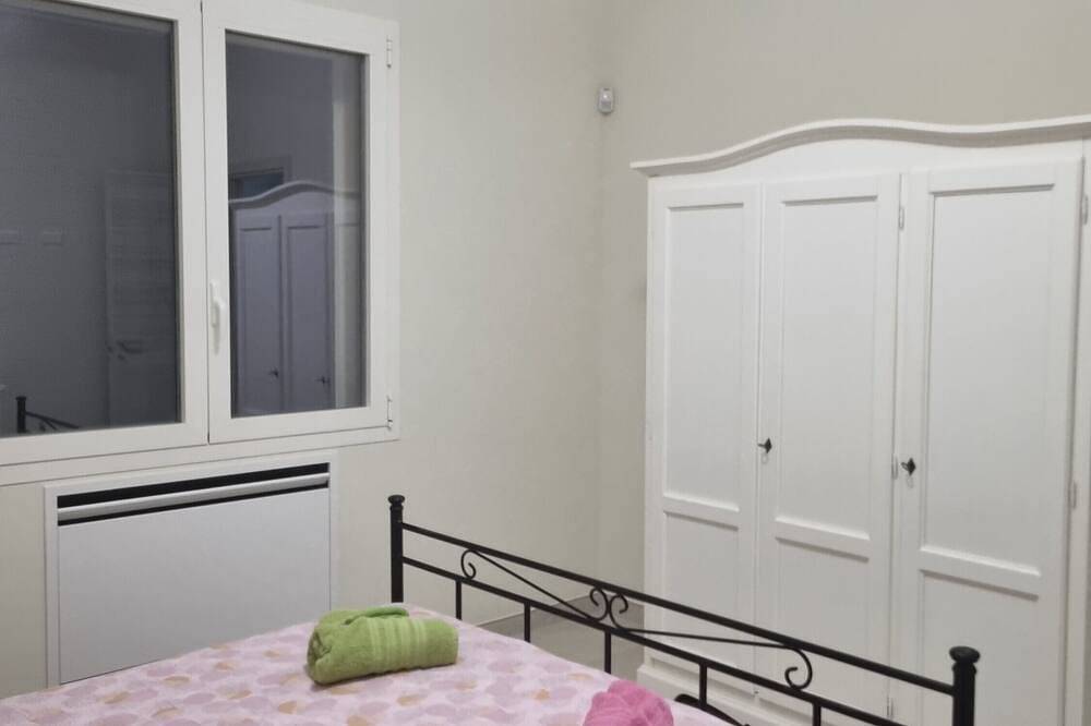 Villa 'Corbezzolo' with Shared Pool, Wi-Fi and Air Conditioning in Galatone, Gulf of Taranto