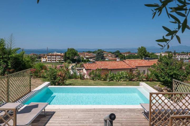 Villa für 7 Personen, mit Whirlpool und Pool sowie Garten und Terrasse in Bardolino