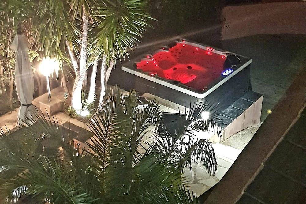 Beautiful F4 150M2 Seaside Air-Conditioned Gd Jacuzzi 6 Pl Private Terrace Solarium in Sisco, Capo Corso