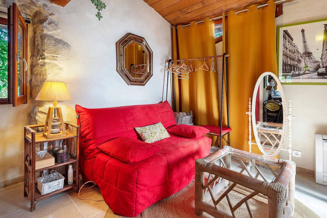Apartamento entero, Apartamento «Les Mimosas Gite Du Mas Haut» con vistas a la montaña, Wi-Fi y aire acondicionado in Saint-Jean-du-Gard, Cevenas