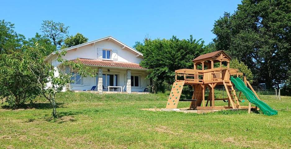 Location de vacances pour 6 personnes, avec jardin et vue, animaux acceptés à Laurède