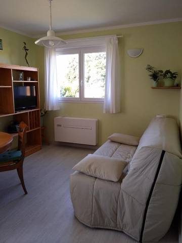 Gîte pour 4 personnes, avec jardin, adapté aux familles à Cubnezais