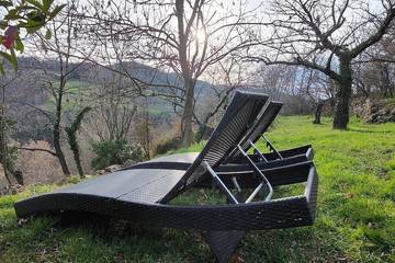 Gîte pour 2 personnes, avec terrasse et jardin à Empurany