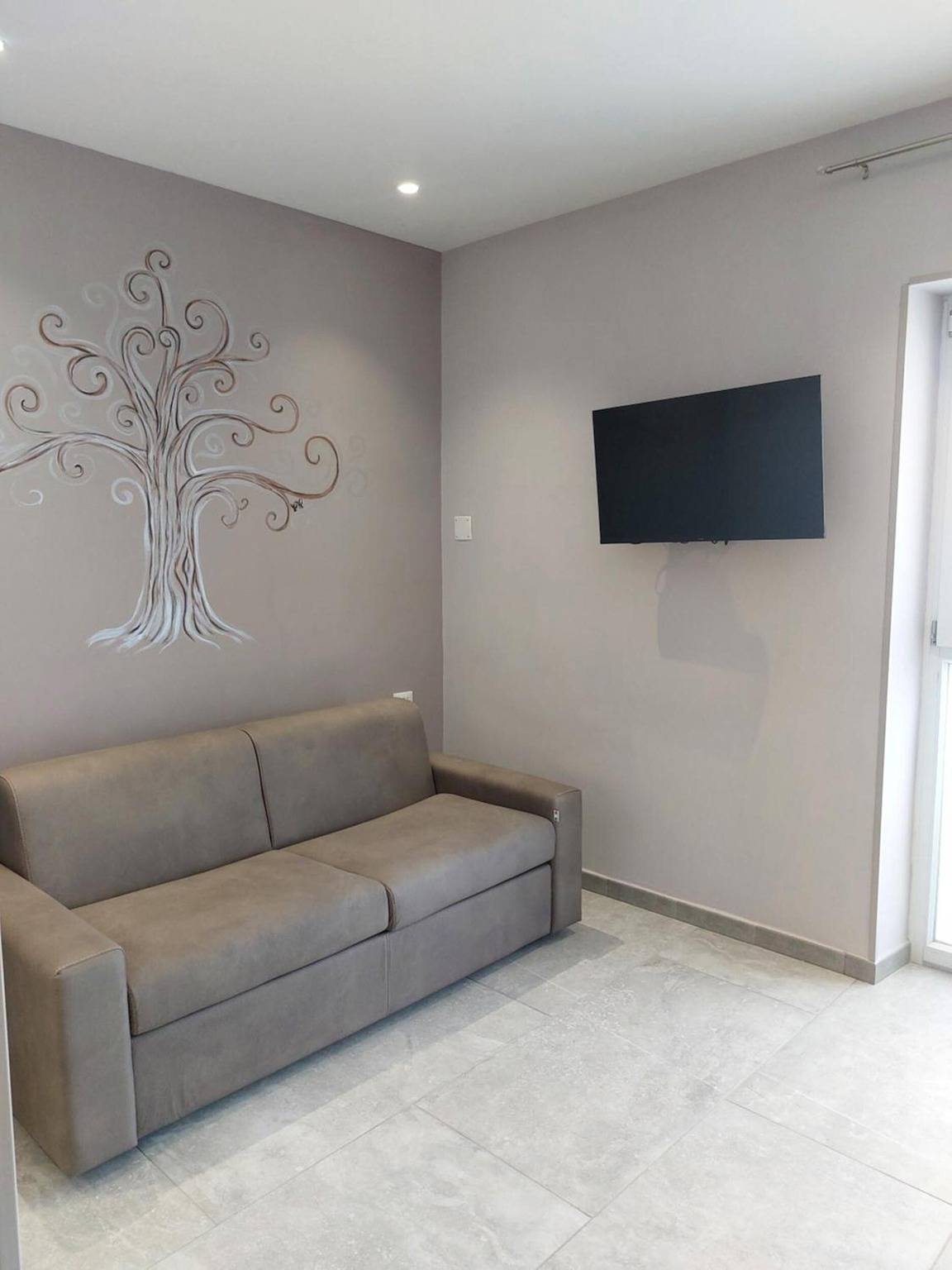 Ganze Wohnung, Ferienwohnung 'Fede's Home' mit Privatterrasse, Wi-Fi und Klimaanlage in Fiumicino, Rom Provinz