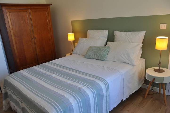 Location de vacances pour 7 personnes, avec terrasse et jardin à Aussac - 4