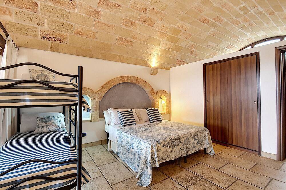 3-apt house with private pool, 250m from beach in Torre Vado, Gulf of Taranto