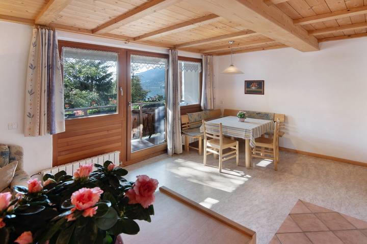 Entire apartment, Holiday Apartment 'Appartements Egart 1' with Lake View, Balcony and Wi-Fi in Nauderer Berge, Graun