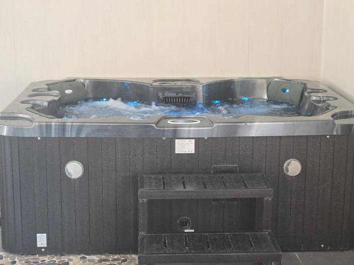 Chambre d’hôte pour 4 personnes, avec Terrasse et Jacuzzi ainsi que Piscine et Sauna