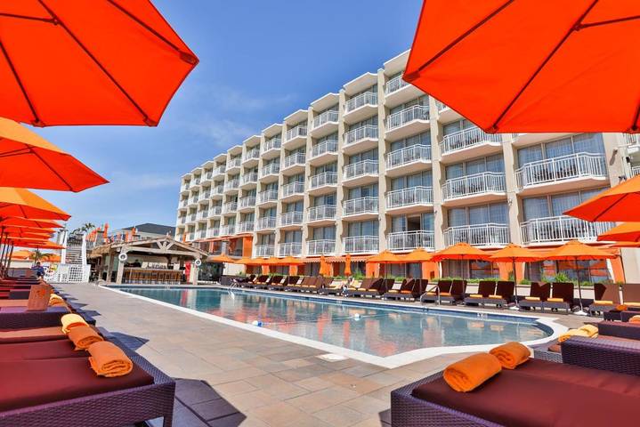 Hotel dla 4 osób, z basen dla dzieci i taras oraz widok i basen w New Jersey