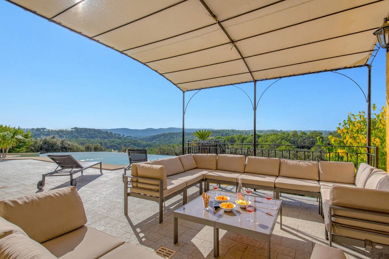 Villa Les Etoiles by Villa Plus in Lorgues, Region de Draguignan