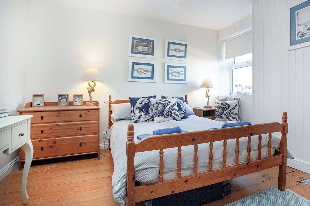 A beautiful and very spacious Cornish stone cottage with superb estuary views. in Polperro, Polruan