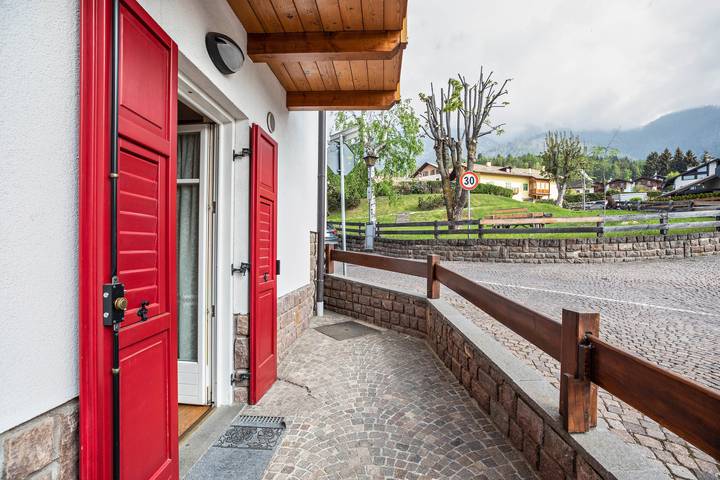 Appartamento intero, Appartamento vacanze 'Le Coccinelle' con vista montagne, terrazza e Wi-Fi in Varena, Ville di Fiemme