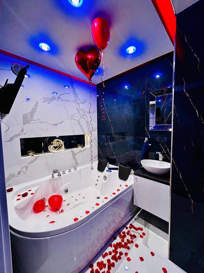 Apartament wakacyjny dla 4 osób, z Balkon i Jacuzzi w Białystok