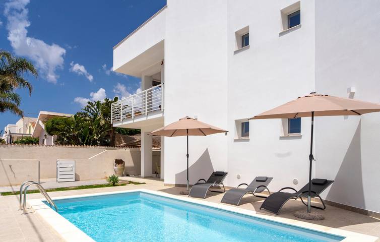 Ferienwohnung für 4 Personen, mit Pool und Terrasse