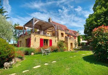 Gîte pour 6 personnes, avec terrasse ainsi que piscine et jardin à Groléjac