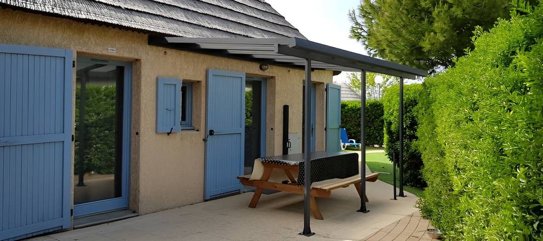 Gîte pour 6 personnes, avec sauna et terrasse ainsi que jardin et piscine