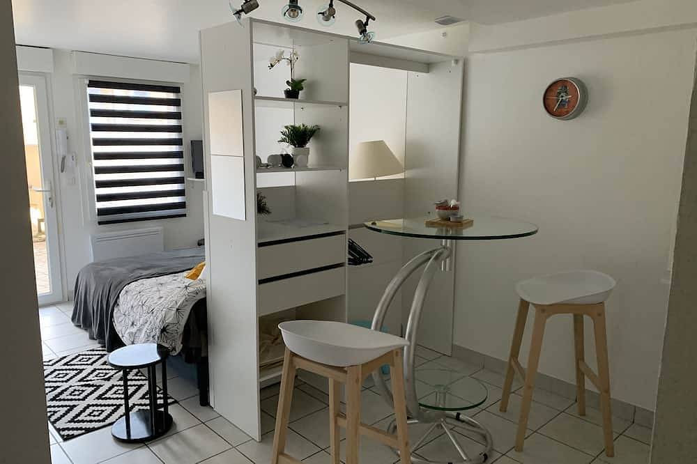 Entire apartment, Florent's studio in Vaugneray, Rhône