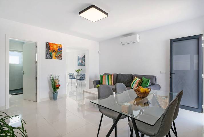 Ferienhaus 'Titán' mit Meerblick, WLAN und Klimaanlage in Tinajo, Lanzarote