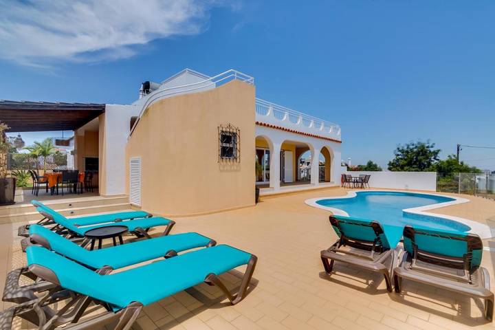 Villa with Private Pool in Albufeira e Olhos de Água, Distrito de Faro