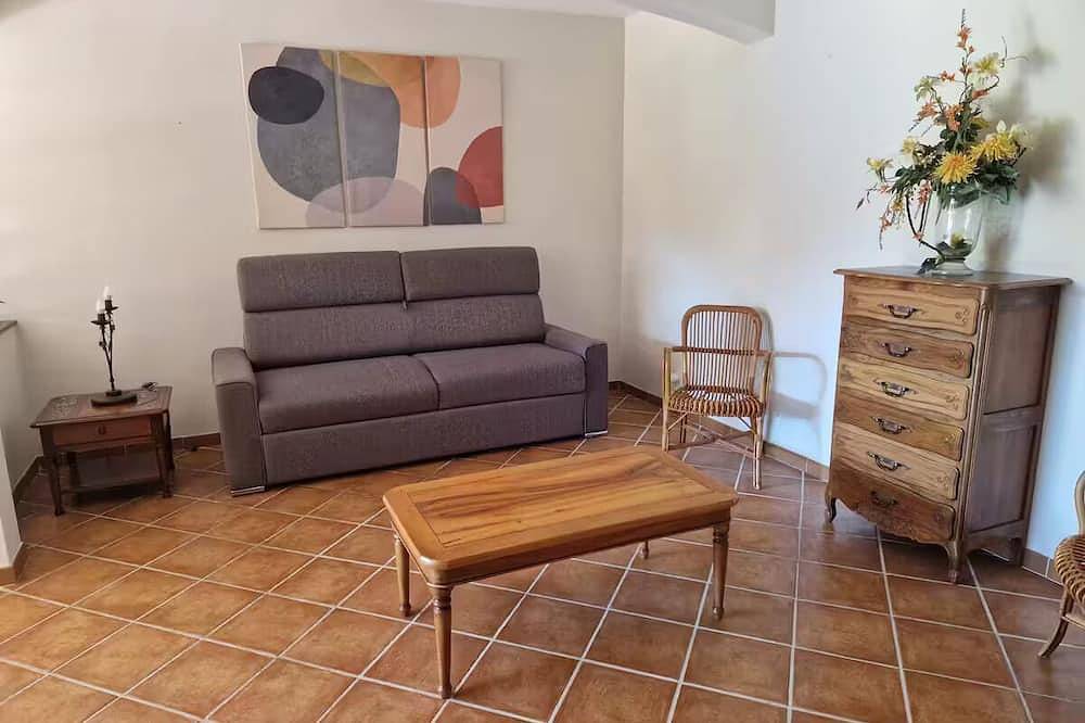 Large T2 with parking and garden in Gémenos, Marsella region