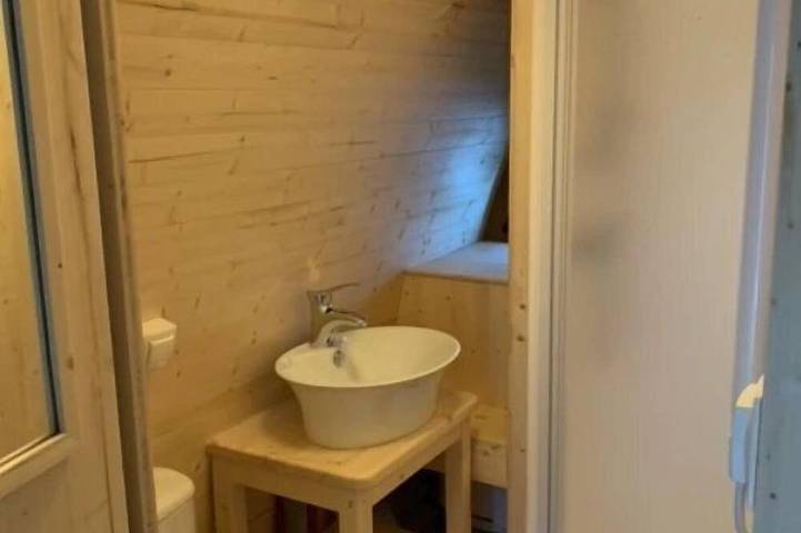 ZEcamping 3 étoiles familial espace aquatique locatif TV BBQ clim 16m2 in Châteauroux, Région de Châteauroux