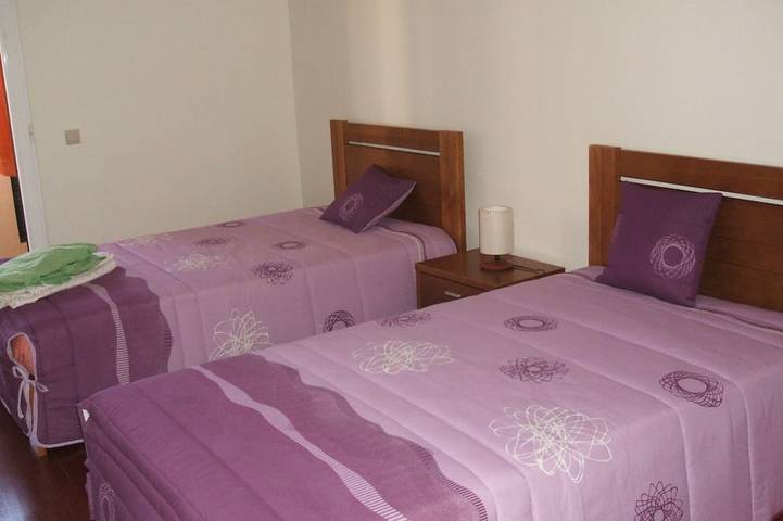 Apartamento entero, Amplio apartamento de tres habitaciones junto al paseo marítimo. in São Martinho, Isla de Madeira