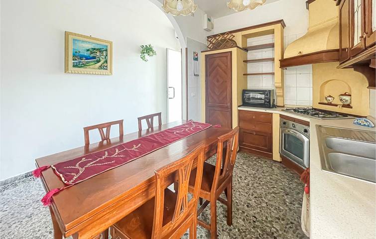 Ganze Ferienwohnung, Strandnahes 100qm Apartment mit WiFi & Terrasse in Marina di Ginosa, Golf von Tarent