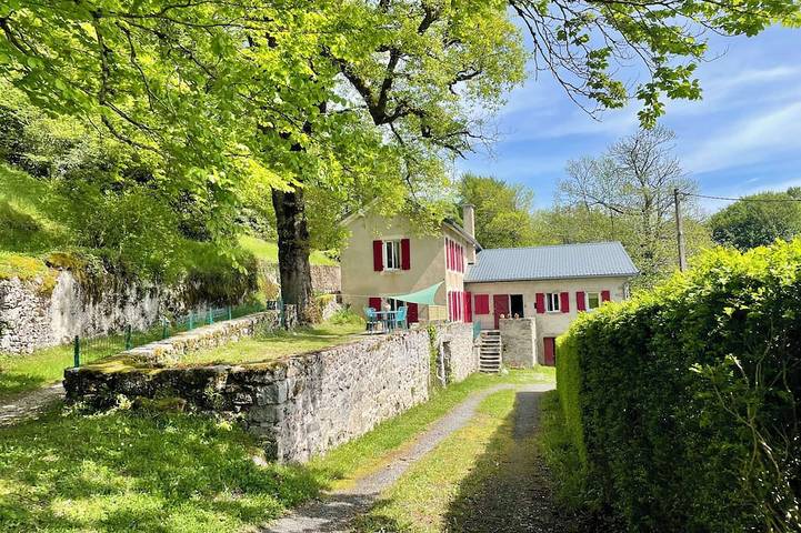 Location de vacances pour 12 personnes à Le Bez
