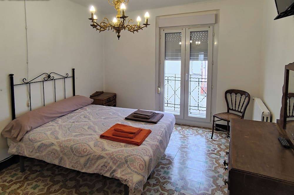 Casa rural L´Amparo -3 espigas- Categoría superior-15 personas in Calamocha, Provincia de Teruel