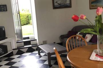Gîte pour 3 personnes, avec jardin dans Kertugal