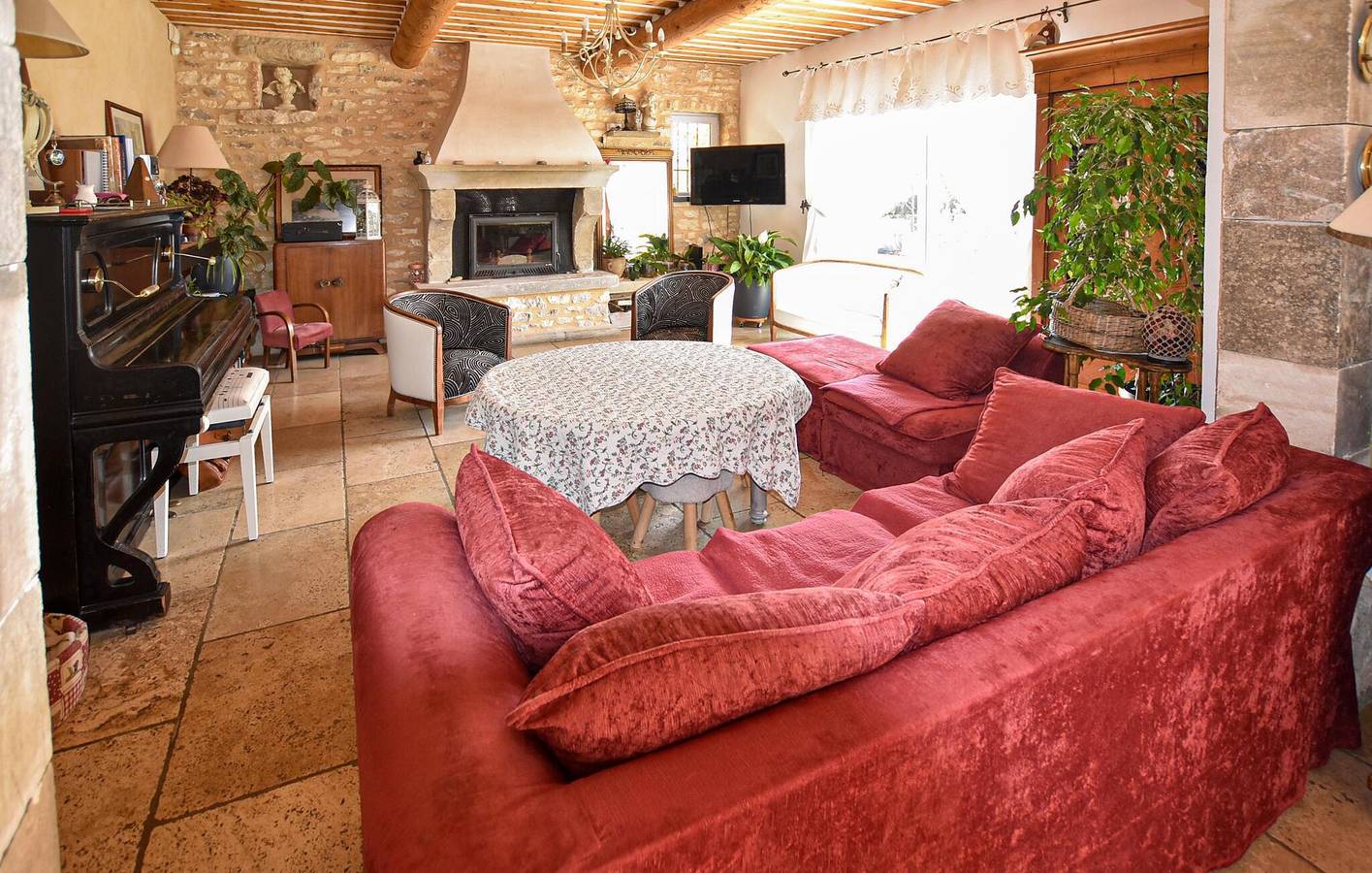 Wohnung mit Bergblick, Pool und Parkplatz, Lacoste in Lacoste, Regionaler Naturpark Luberon