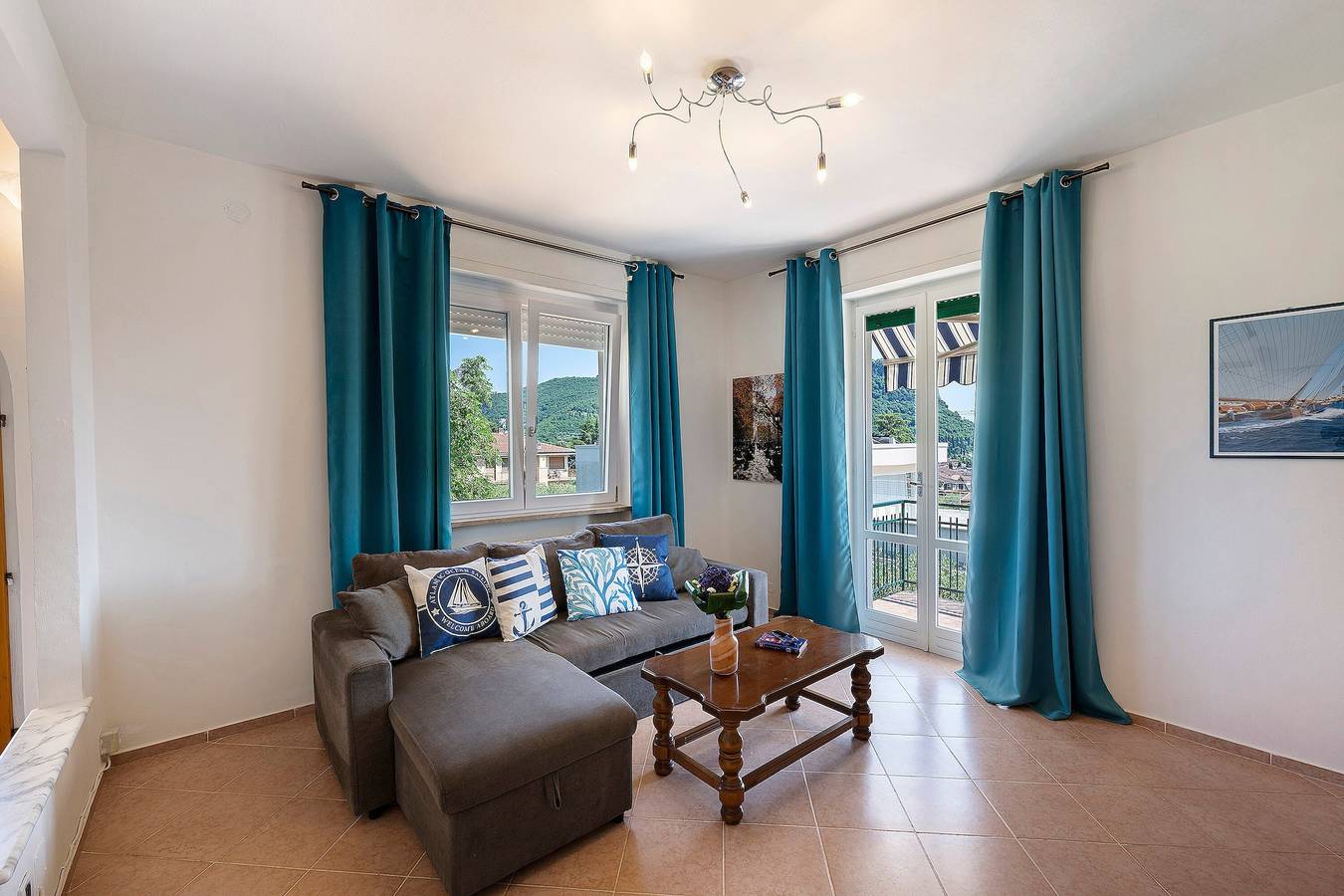 Entire apartment, Apartment 'Il Boma - Capitan Libeccio' with Lake View, Wi-Fi and Air Conditioning in Garda, Garda Mountains