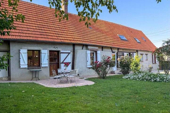 Gîte pour 7 personnes, avec jardin dans Ollé