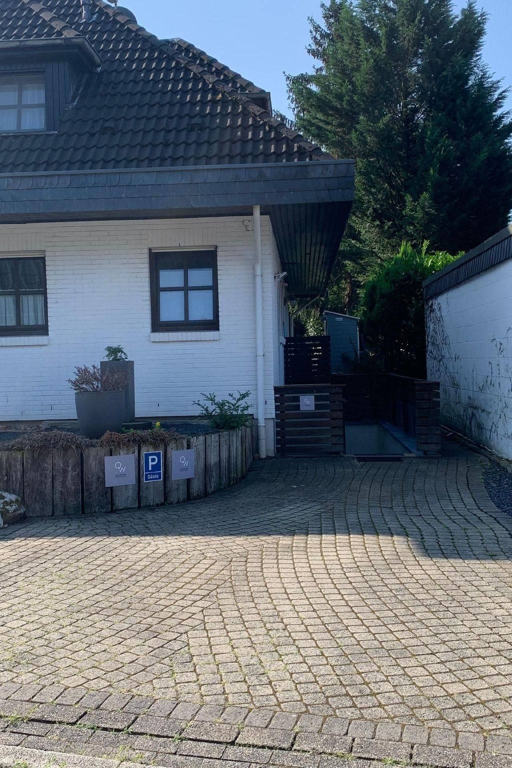 Appartement de vacances entier, Appartement avec parking, douche, climatisation et Wifi à 1,5 km de Gosse in Langenfeld (Rhénanie), Région de Düsseldorf