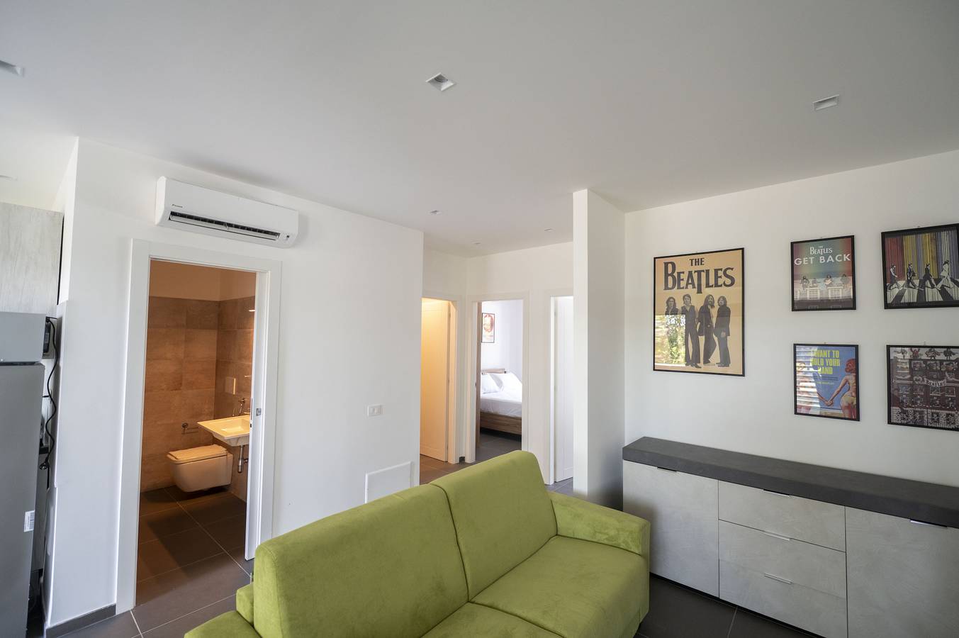 Geheel appartement, Modern Family 2 Br Apartment in Residential Area in Infernetto, Rome