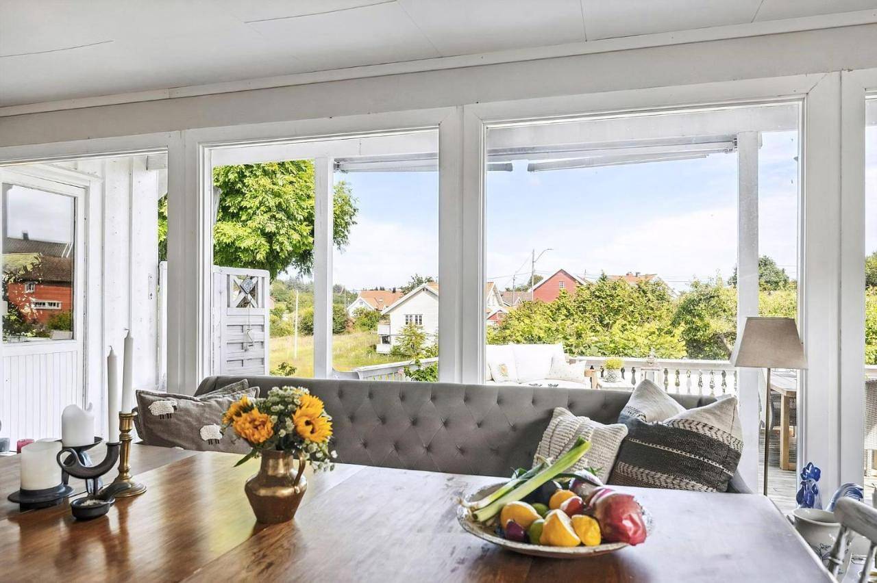 Family Cabin With A View in Skjernøya