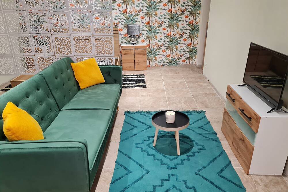 Appartement entier, Studio tout équipé in Lédenon, Région de Nîmes