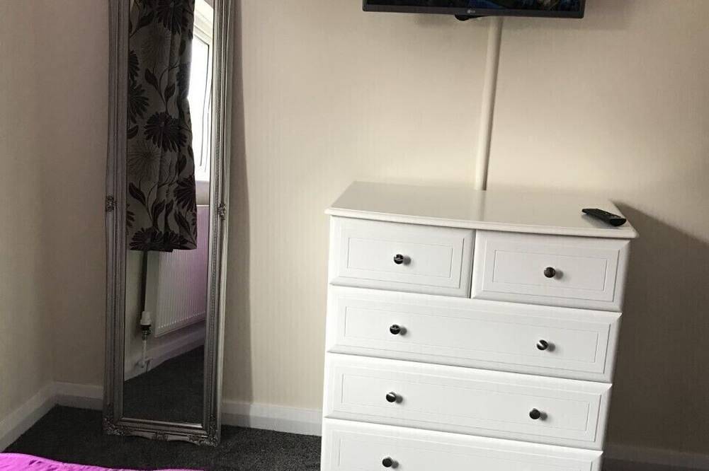Maison-Salle de bain privée-4 Bedroom in Chelmsford, Essex